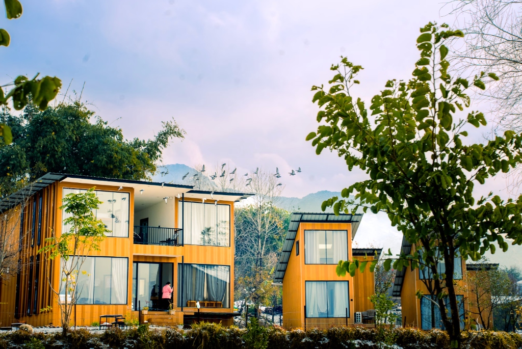 Qudrat, Bir — modern wooden cabins with mountain views